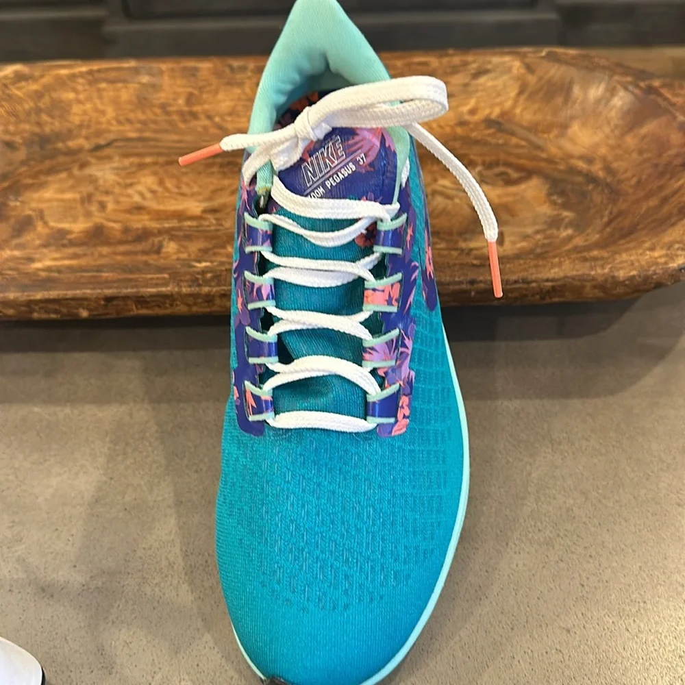 Nike Air Zoom Pegasus 37 Aquamarine Tropical Twist DH3051-300 Women’s Size 8.5 - Picture 2 of 5